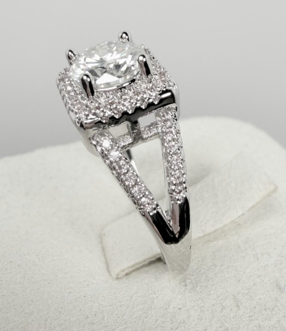 Genuine Moissanite Ring 1 Ct Size 7 GRA Certified S925